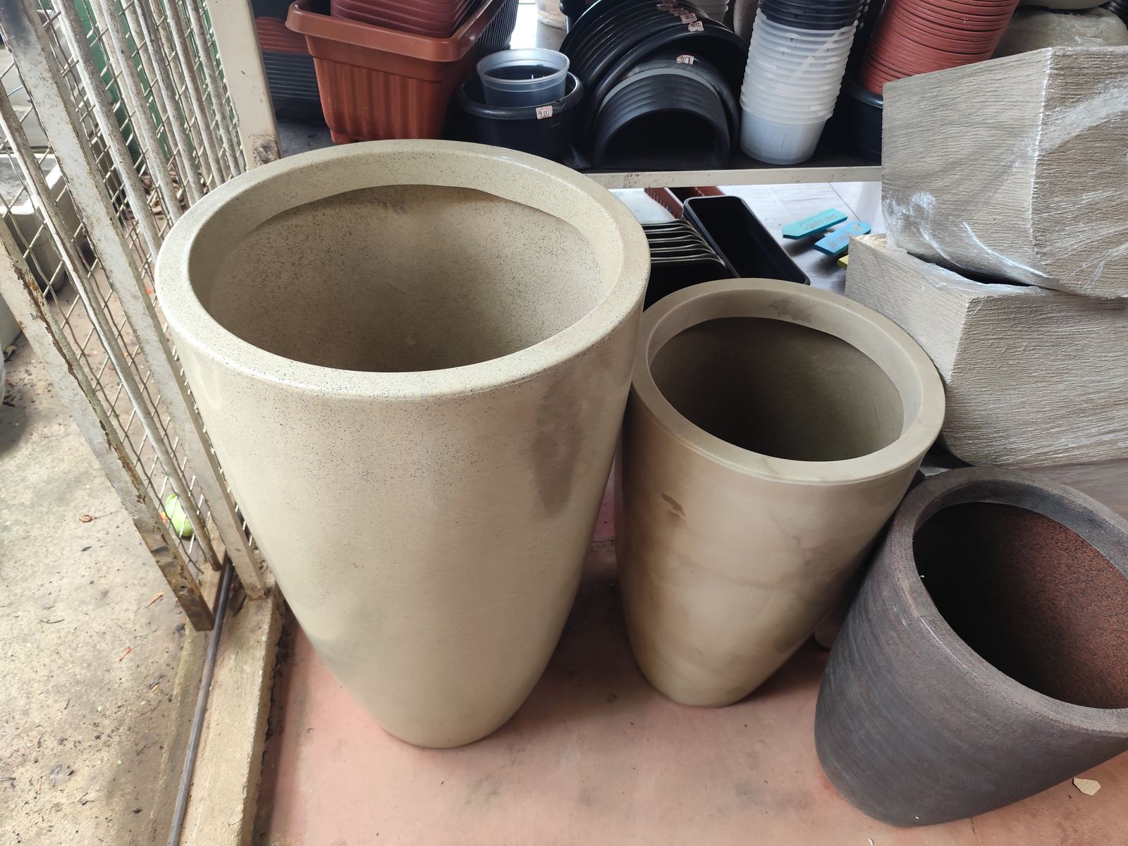 Vasos grandes e altos no Jardim do Éden, Lagoa Santa